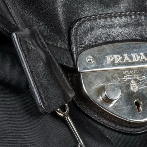 Prada Black Vitello Easy Pushlock Bag - Picture 9 of 12